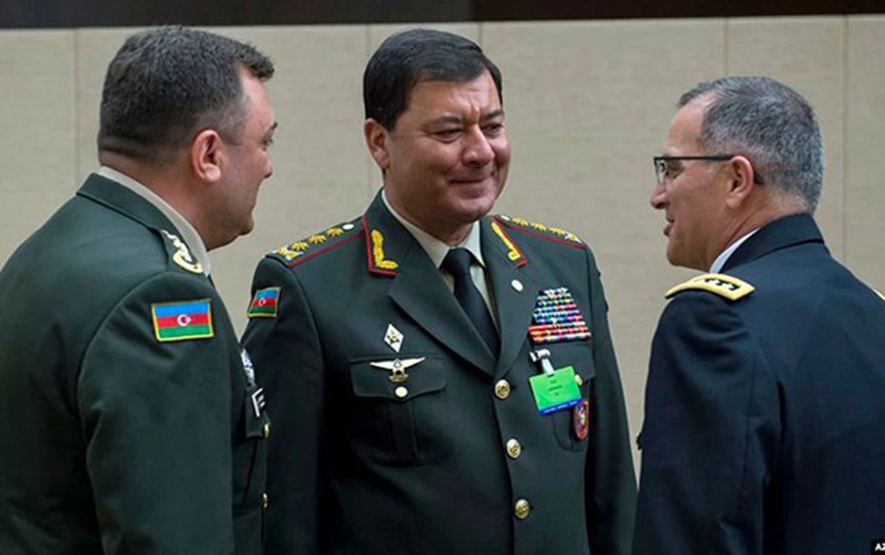 Nəcməddin Sadıkova 21 minlik armudu stəkan alan - Polkovnikin məhkəməsi başladı