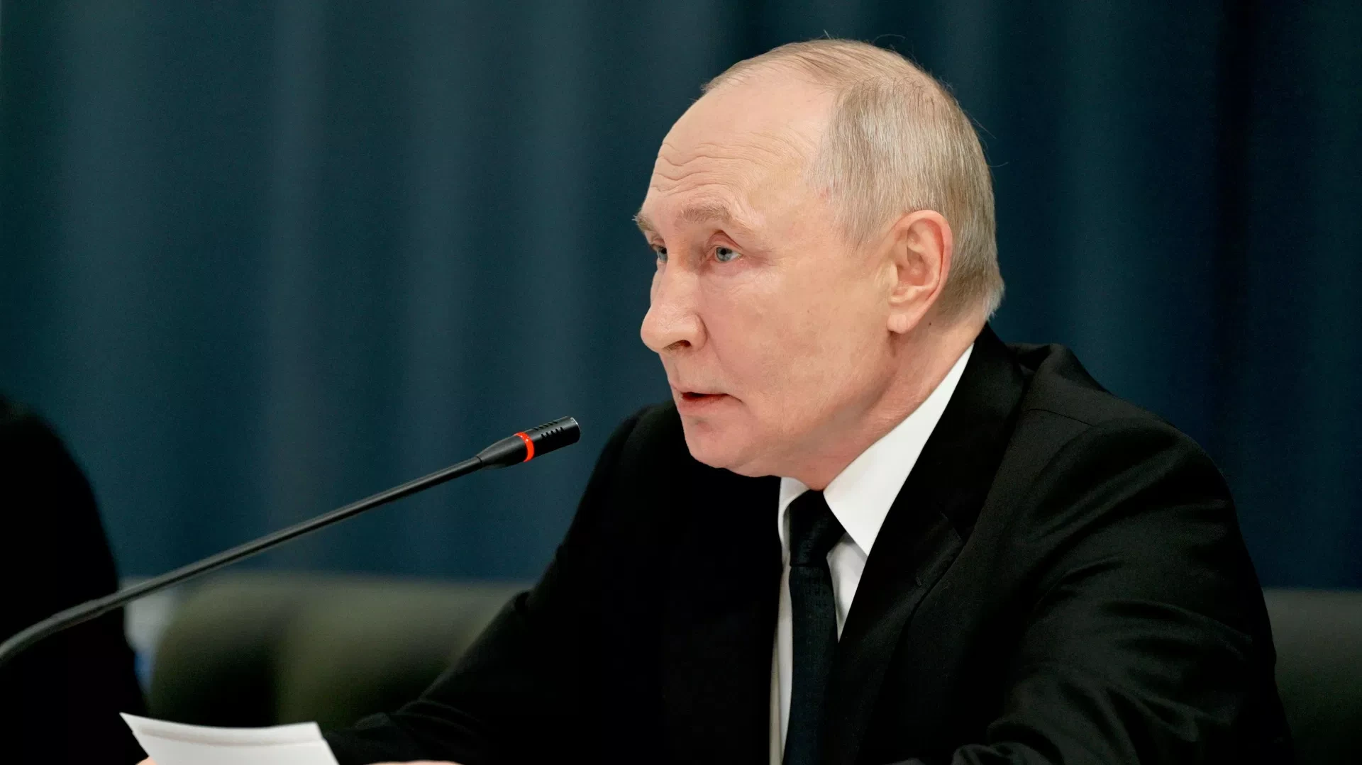 Putin: Silahlı münaqişələrin təhrik edilməsini dünya praktikasından çıxarmaq lazımdır