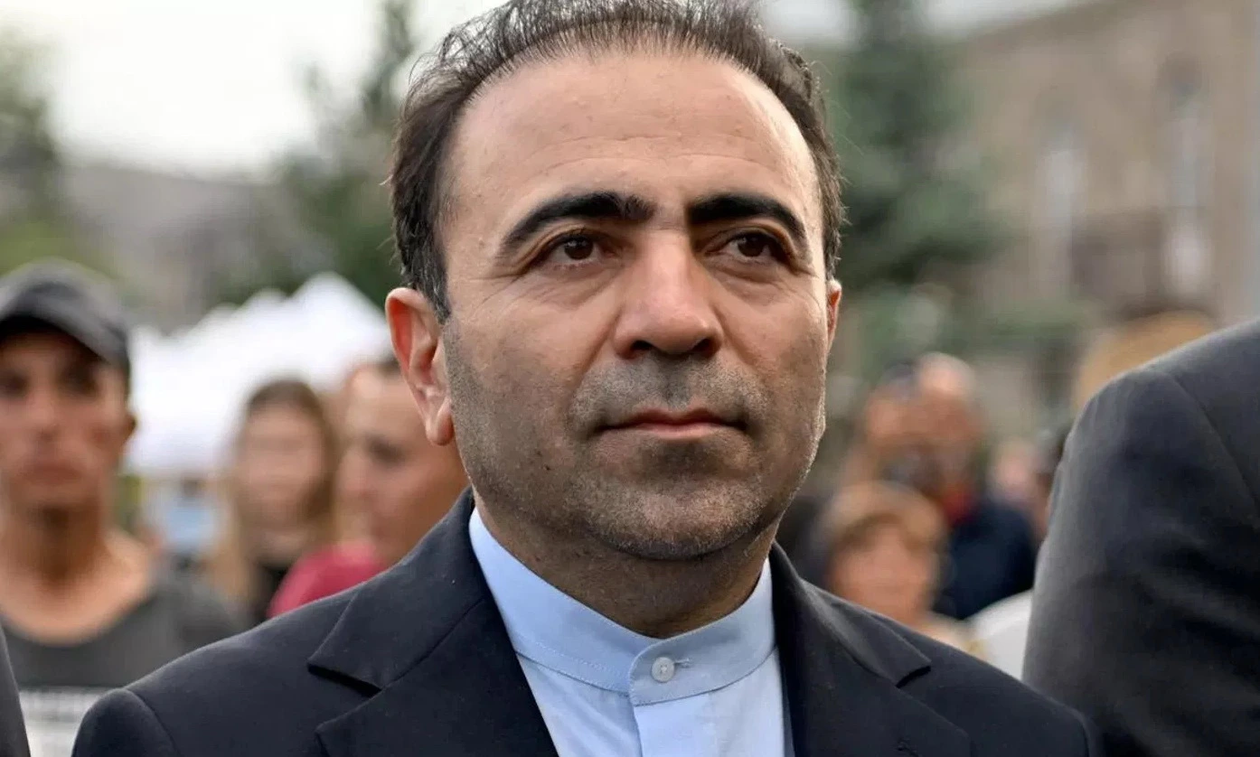 İran səfiri hər dəfə statusunu və həddini aşan açıqlamalar verir - Politoloq