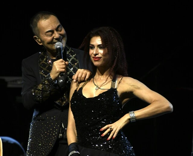Serdar Ortaç keçmiş həyat yoldaşını təbrik edib