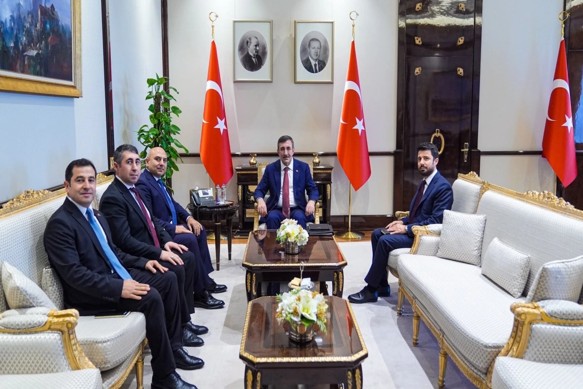 Cevdet Yılmaz Azərbaycan səfirini qəbul edib