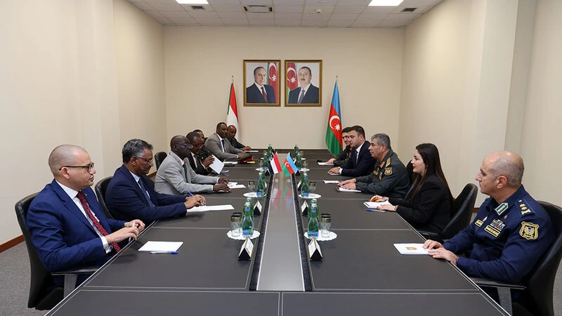 Azərbaycan və Sudan arasında hərbi-texniki əməkdaşlıq məsələləri müzakirə edildi
