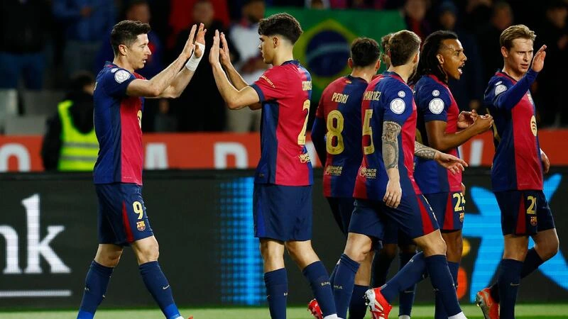 “Barselona” 2 futbolçusu ilə yollarını ayırdı