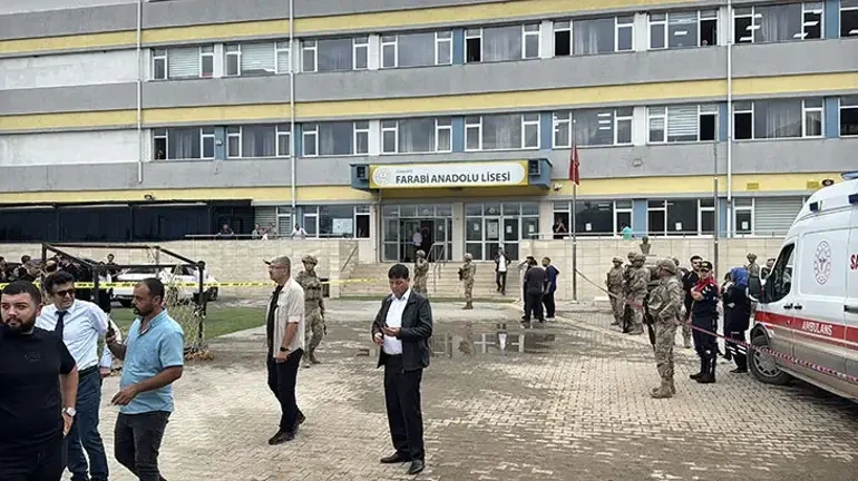 Məktəbdə güllələnən müəllim öldü