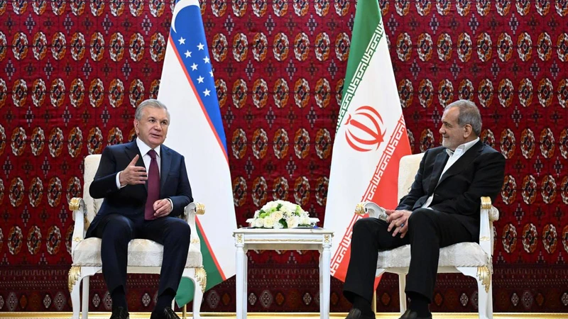Özbəkistan Prezidenti Pezeşkiana zəng etdi