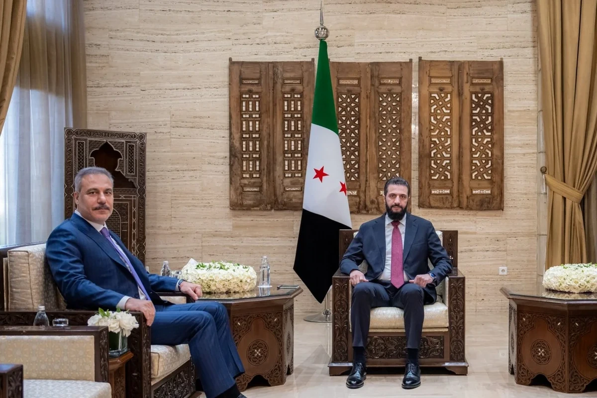 Əhməd Əl Şaraa və Hakan Fidan regional məsələləri müzakirə ediblər