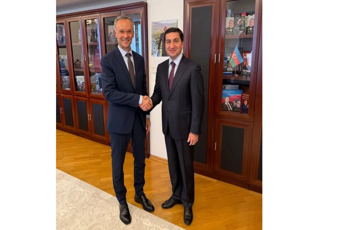 Hikmət Hacıyev Litva səfiri ilə ikitərəfli münasibətləri müzakirə edib
