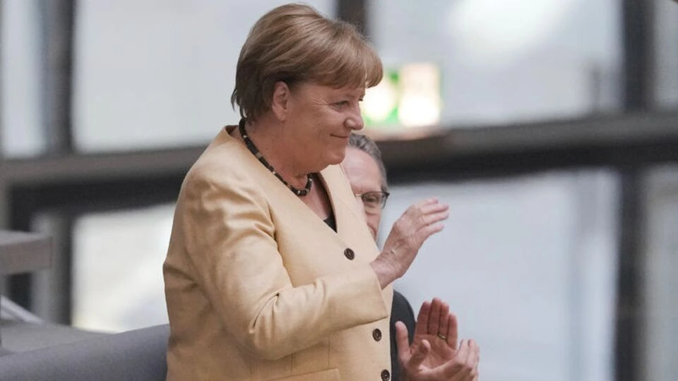 Merkel: “Ürəyim qan ağlayır”
