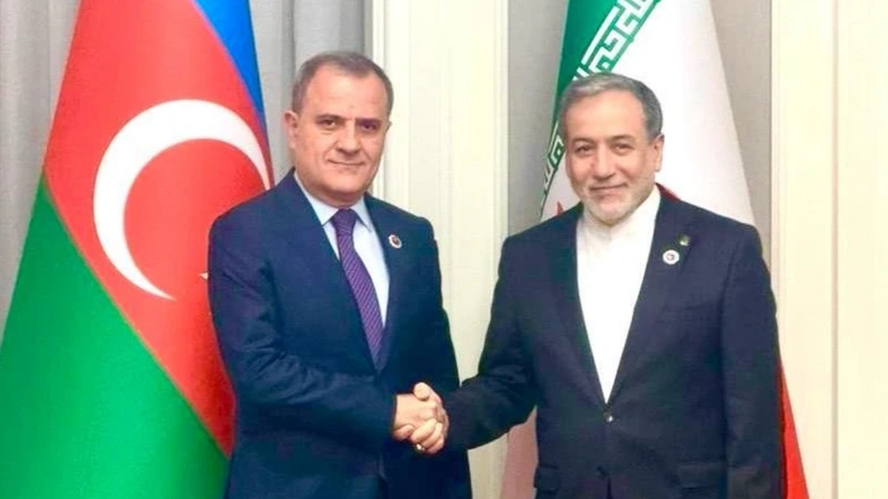 Ceyhun Bayramov Bişkekdə Abbas Əraqçi ilə regional məsələləri müzakirə edib