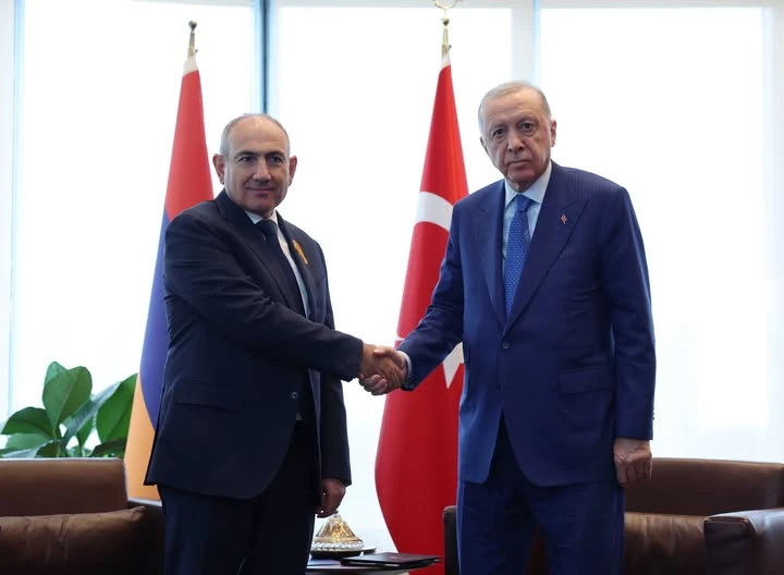 Ermənistan bir geosiyasi mərkəzdən digərinə keçmir - ŞƏRH