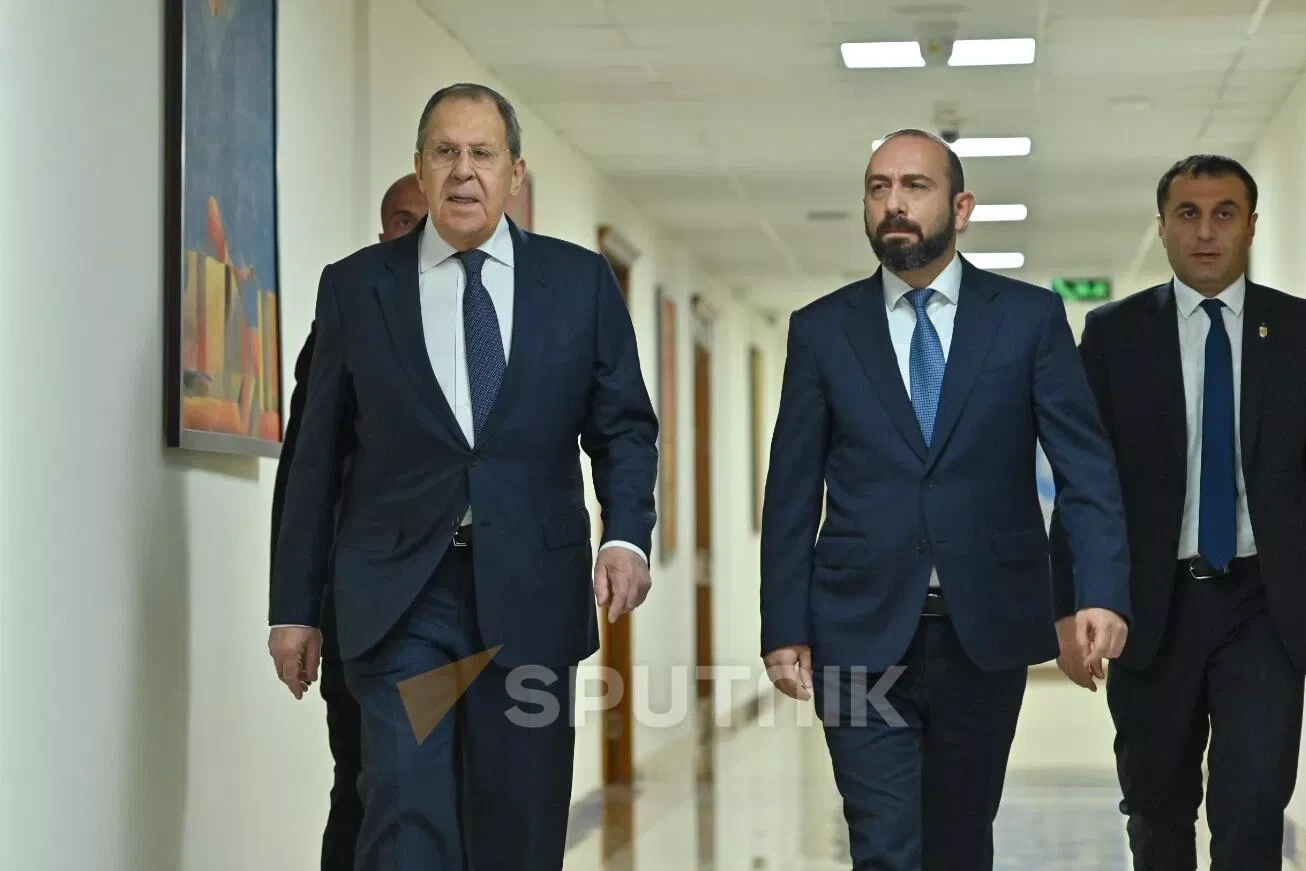 Rusiya və Ermənistan arasında dialoq iki ölkə xalqlarının maraqlarına cavab verir – Lavrov Mirzoyanı təbrik edib