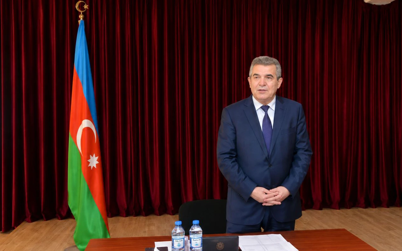 Daha üç vəzifəliyə hökm oxundu - Biri Mikayılovun uşaqlıq dostudur