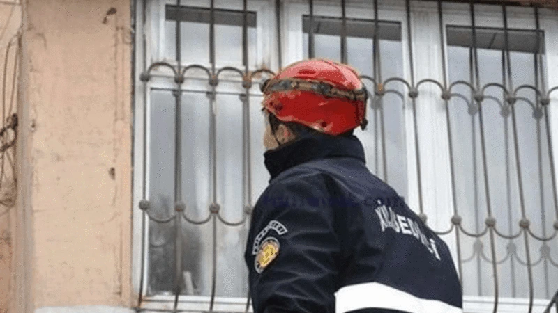 Evdə köməksiz vəziyyətdə qalan iki uşaq xilas edildi