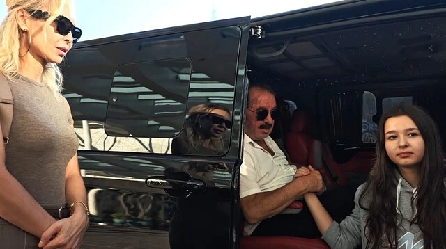 İbrahim Tatlıses qızını məktəbin ilk günü tək qoymadı