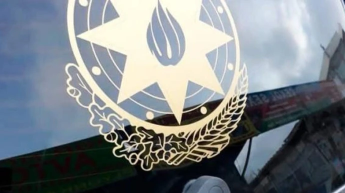 Ön şüşəyə gerb yapışdıran sürücülərə mühüm XƏBƏRDARLIQ