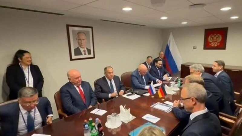 Lavrov və Vadeful arasında görüş təxminən 20 dəqiqə davam edib