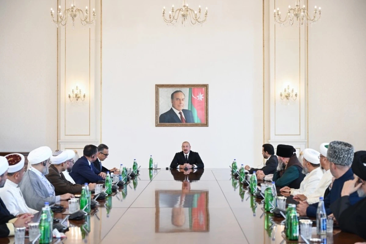 Prezident İlham Əliyev Bakıda keçirilən beynəlxalq konfransların iştirakçılarını qəbul edib