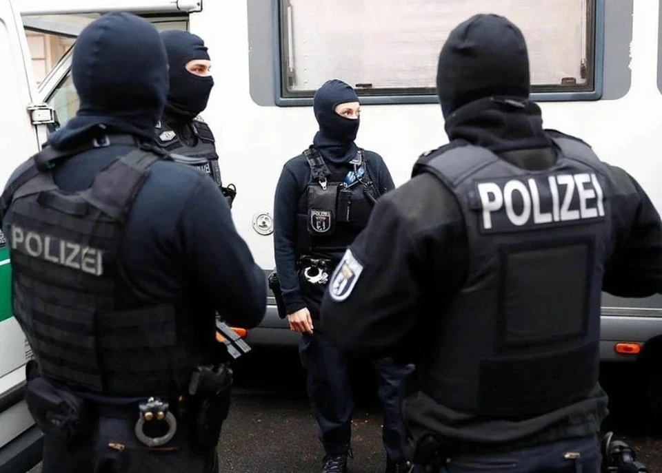 AfD ətrafında yeni qalmaqal: Köməkçinin evində nasist atributları və narkotik aşkarlanıb