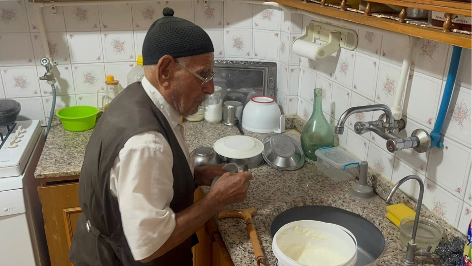 100 yaşlı adam öz sirrini açıqladı: “Qatıq olmadan yemək yemirəm”