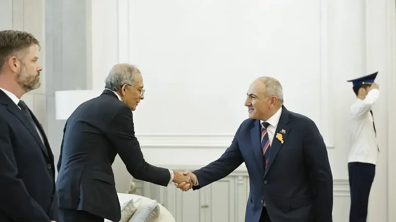 Paşinyan Ermənistan iqtisadiyyatını Nobel alan iqtisadçıya həvalə etdi