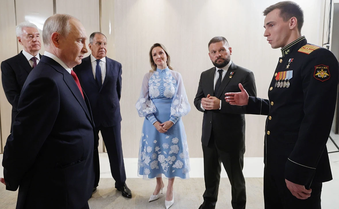 Putin: Rusiya səmasının müdafiəsi üçün vahid komandan lazımdır