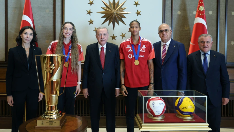 Prezident Ərdoğan Avropa çempionu olan “Filenin Sultanları”nı qəbul edib