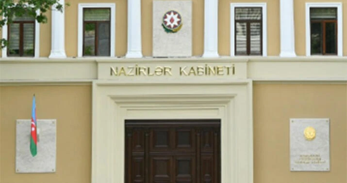 Nazirlər Kabineti şagirdlərin geyim formasının standartlarını təsdiqləyib